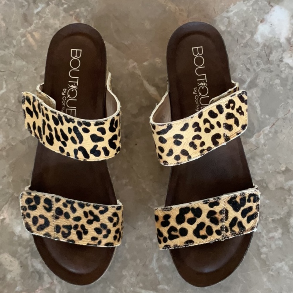NWOT BOUTIQUE BY CORKEY WILD THING WEDGES